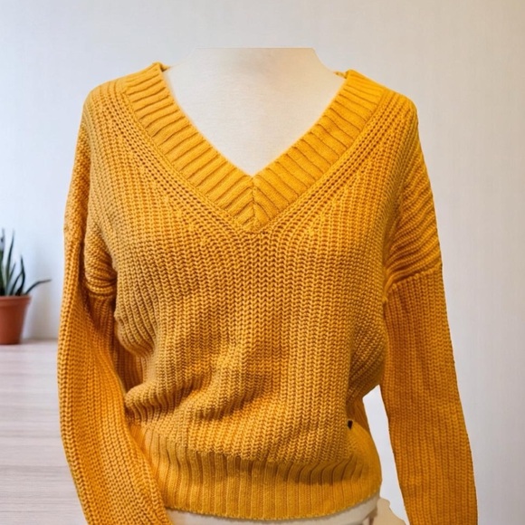 Hollister Yellow V-Neck Sweater Chunky Knit - Picture 1 of 3